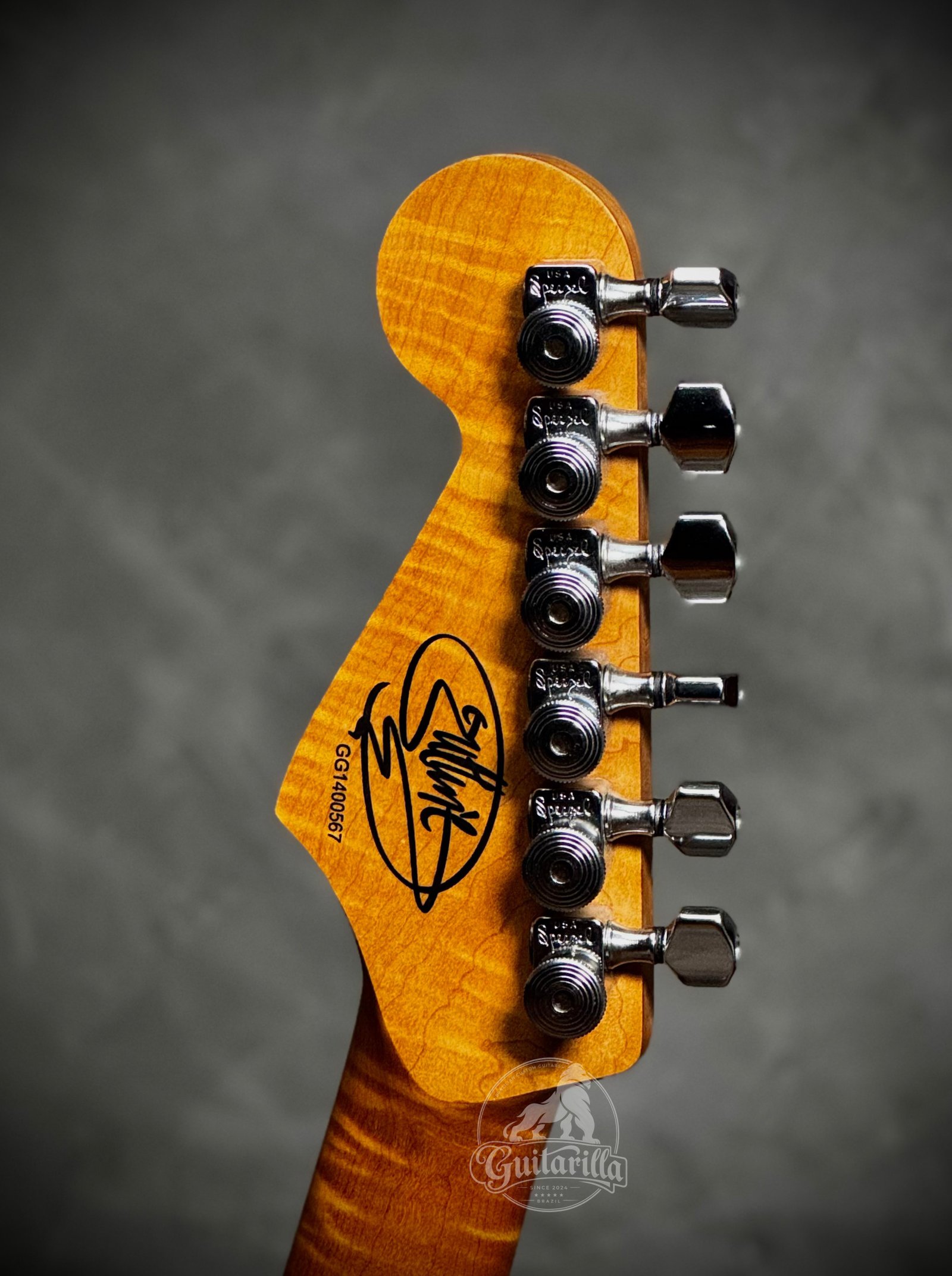 Charvel Signature Guthrie Govan — verso do headstock, assinatura e tarraxas Sperzel